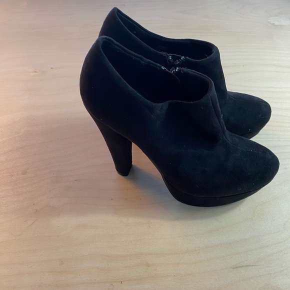 Limelight  Cubbie Heel Ankle Boots size 8 - Picture 9 of 11